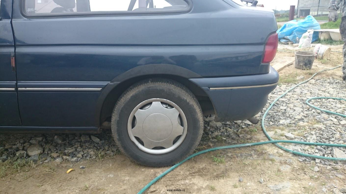 Zadní plastové lemy blatníku Ford Escort 3dveř 1995-2002