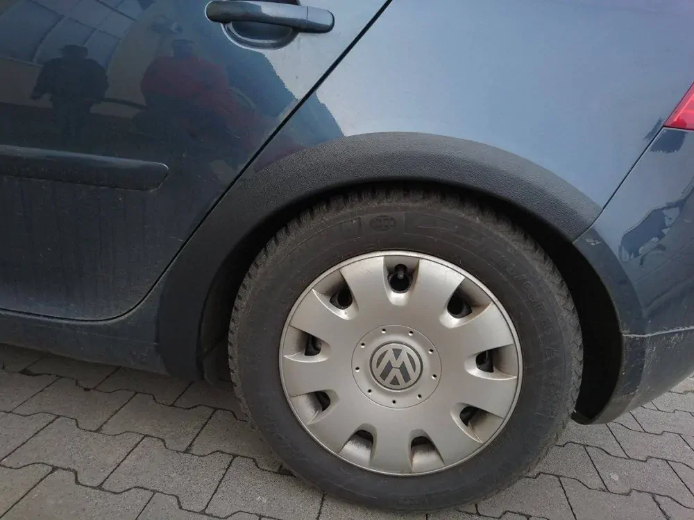 Plastové lemy blatníku VW Fox 2003-