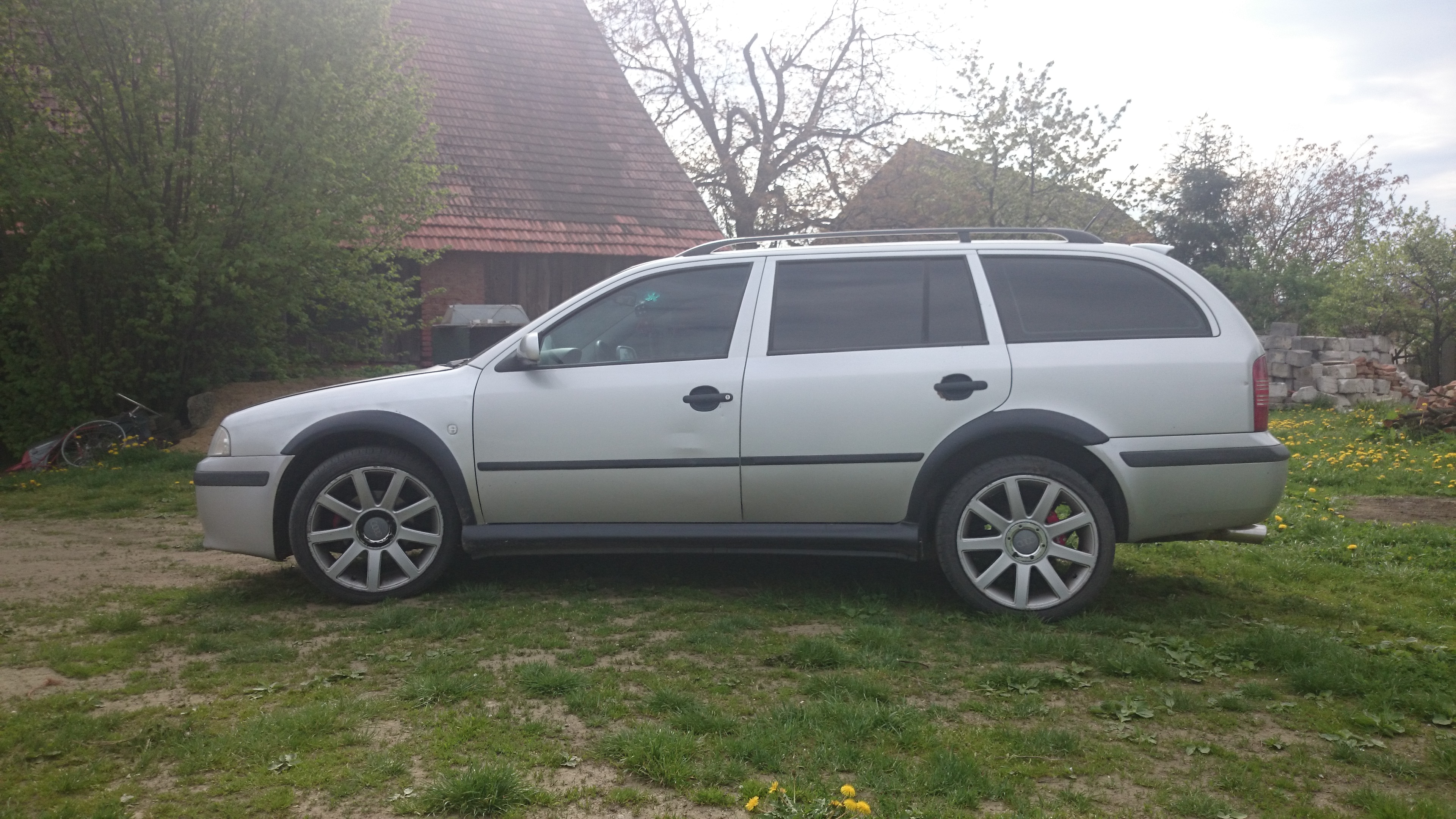 Plastové lemy blatníku + prahy Škoda Octavia I Jemný desén vysoká kvalitva PSK