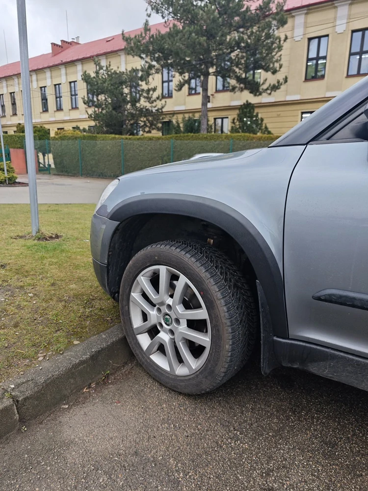 Plastové lemy blatníku Škoda Yeti 2009 - 2017