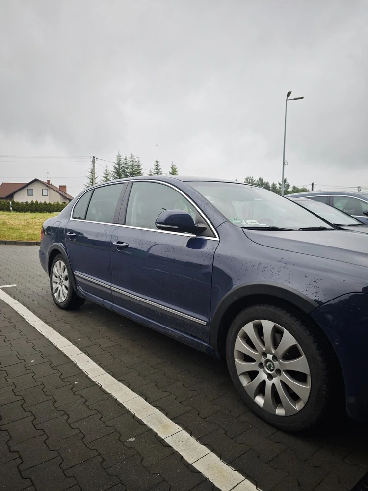 Plastové lemy blatníku Škoda Superb 2 liftback + combi 2008 - 2013