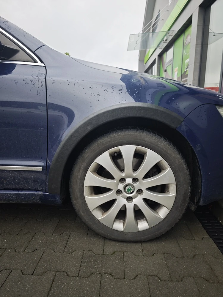 Plastové lemy blatníku Škoda Superb 2 liftback + combi 2008 - 2013