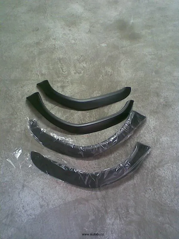 Plastové lemy blatníku Škoda Favorit / Forman - 4kusy Jemný desén