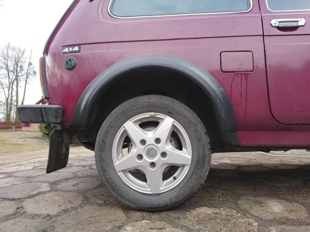 Plastové lemy Lada Niva 1976-2010 s lištou