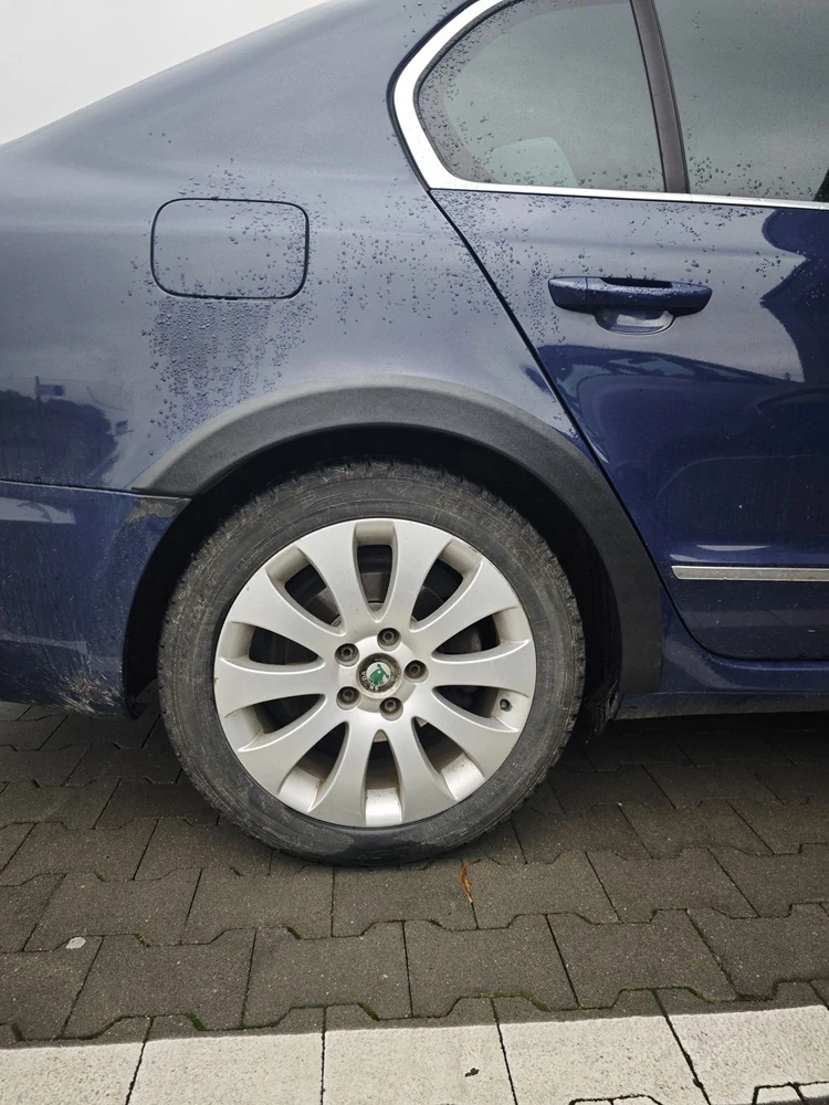Plastové lemy blatníku Škoda Superb 2 liftback + combi 2008 - 2013